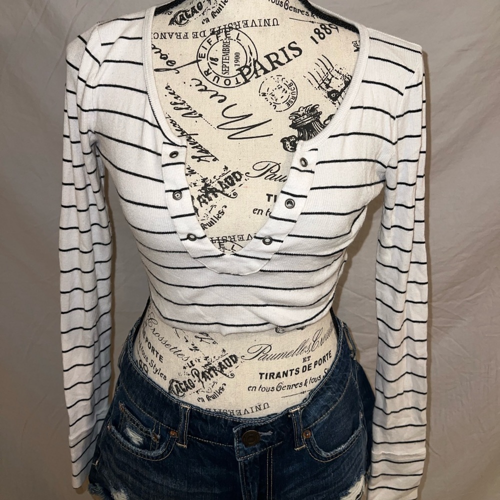 Abercrombie & Fitch Cropped Black & White Top